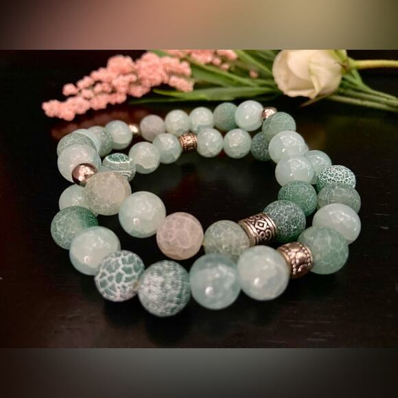 ALL THINGS BEAUTIFUL: Aqua Green Agate Crackle Bead Bracelet Set sz OS (NWOT) - Picture 2 of 7